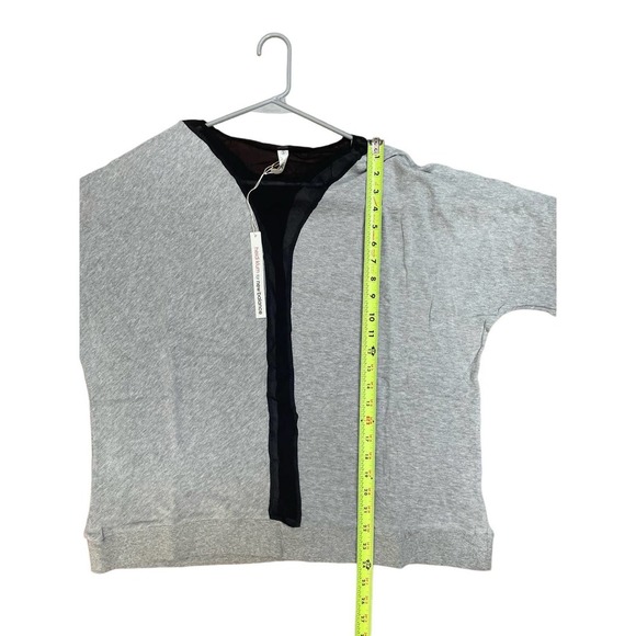 NWT Heidi Klum x New Balance Short Sleeve Gray Knit Top with Black Mesh Detail - Picture 8 of 8